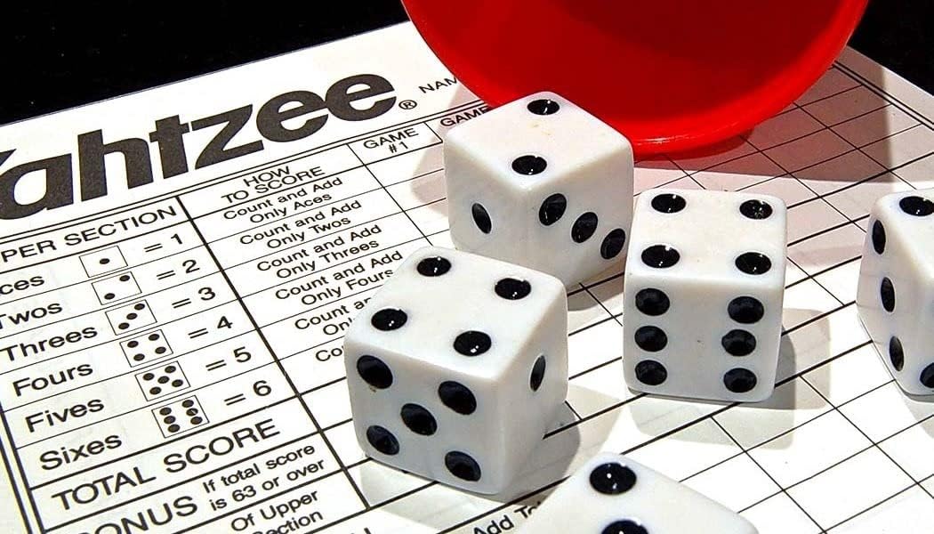 ya2.jpg Hasbro Gaming Yahtzee - Image 2